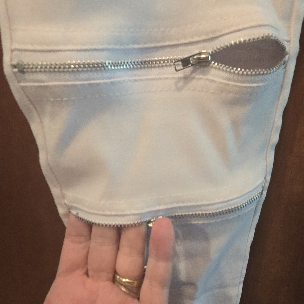 Aiweiyi White Skinny Jeans/leggins with Zipper Details Sz13 NWT - Picture 4 of 8